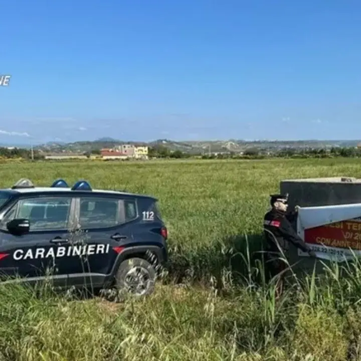 Scoperto un agente immobiliare abusivo nel Crotonese: sequestrati alcuni cartelloni pubblicitari\n