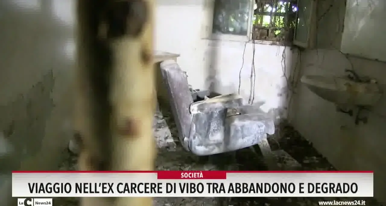 Il convento del ‘400 che divenne carcere,\u00A0viaggio nell’ex penitenziario nel cuore di Vibo oggi preda del degrado