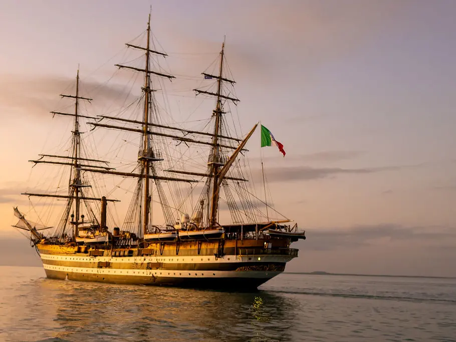 Reggio si prepara ad accogliere la nave più bella del mondo, tre giorni nella città dello Stretto per l’Amerigo Vespucci