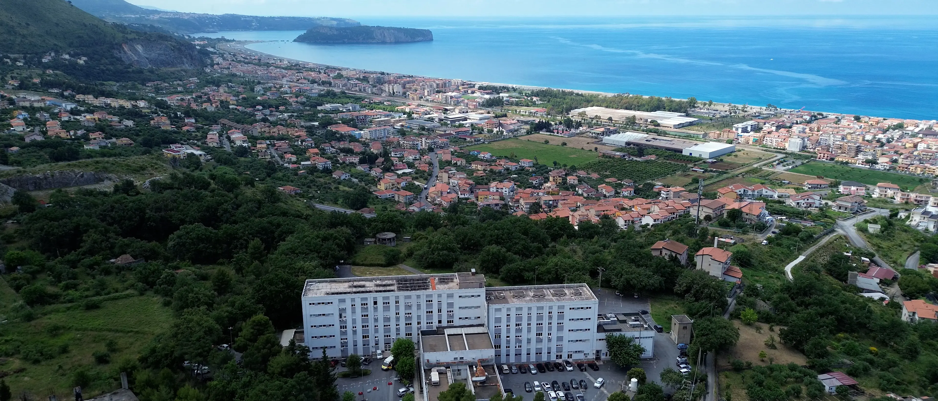 Ospedale di Praia a rischio, il sindaco rassicura: «È salvo grazie al nuovo atto aziendale, ma servono i fondi per l’apertura»\n