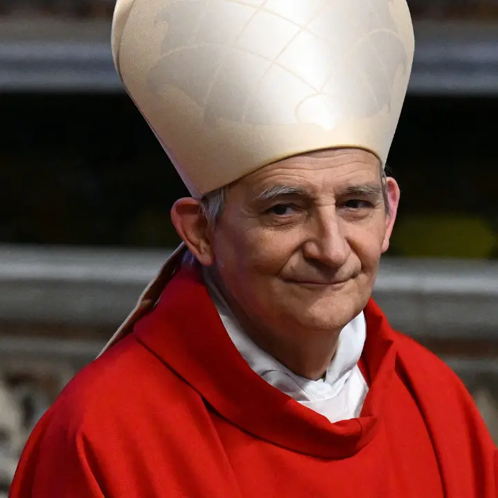 Il cardinale di strada e il Vangelo in cammino: Matteo Zuppi, l’uomo che sussurra la pace e ascolta i cuori\n