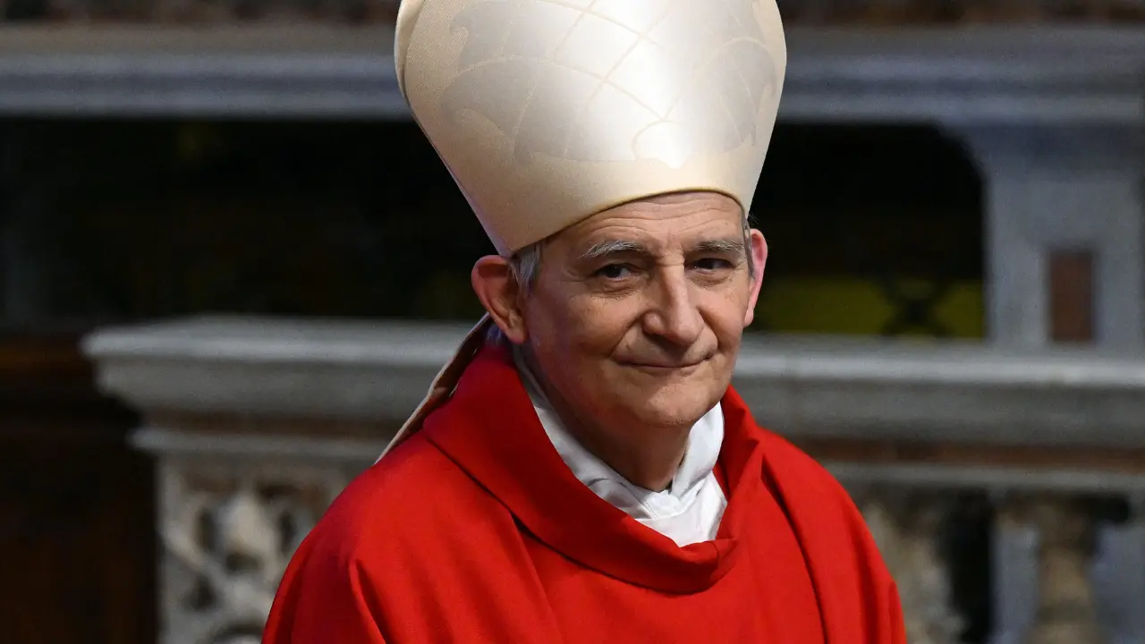 Il cardinale di strada e il Vangelo in cammino: Matteo Zuppi, l’uomo che sussurra la pace e ascolta i cuori