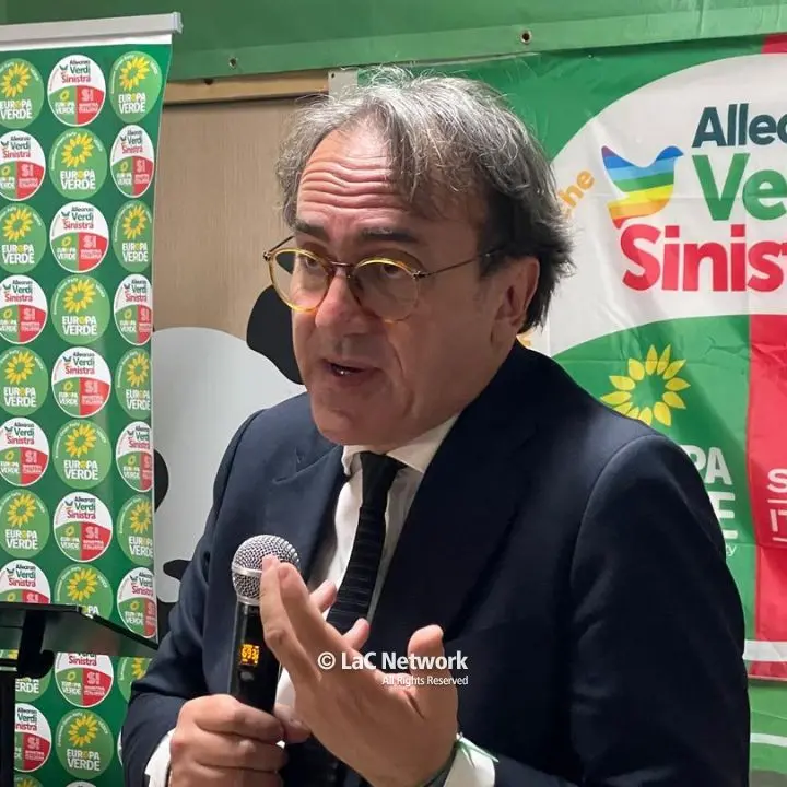 Bonelli (Avs) in Calabria: «Il Governo Occhiuto? Un fallimento. Subalterno alla Lega e silente quando gli hanno sottratto un miliardo per il Ponte»\n