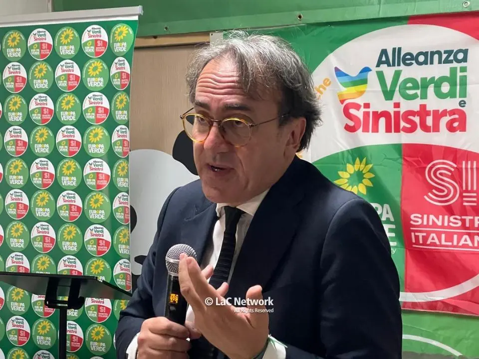 Bonelli (Avs) in Calabria: «Il Governo Occhiuto? Un fallimento. Subalterno alla Lega e silente quando gli hanno sottratto un miliardo per il Ponte»