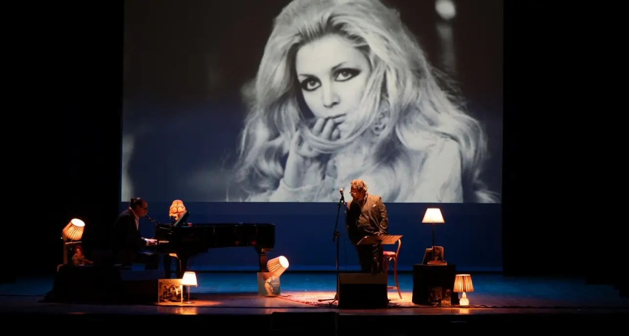 La distruzione di un amore, al Grandinetti di Lamezia le storie struggenti di icone della musica italiana\n