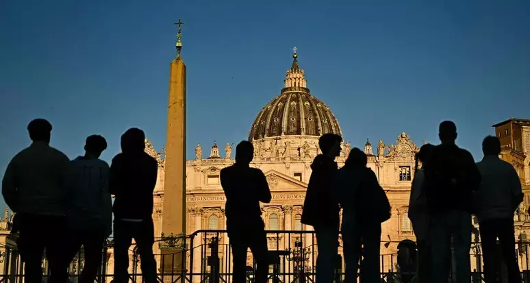 Niente cellulari e bonifica degli ambienti: così il Vaticano punta a proteggere i segreti del Conclave