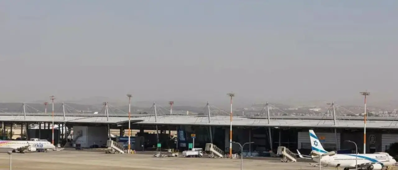 Missile dallo Yemen colpisce l'area dell'aeroporto di Tel Aviv: diversi feriti\n