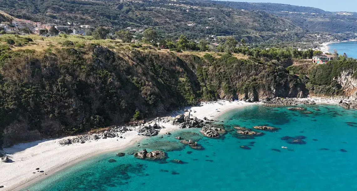 Una spiaggia calabrese (forse due) tra le 50 più belle d’Europa: ecco la perla premiata da The World’s Best Beaches\n