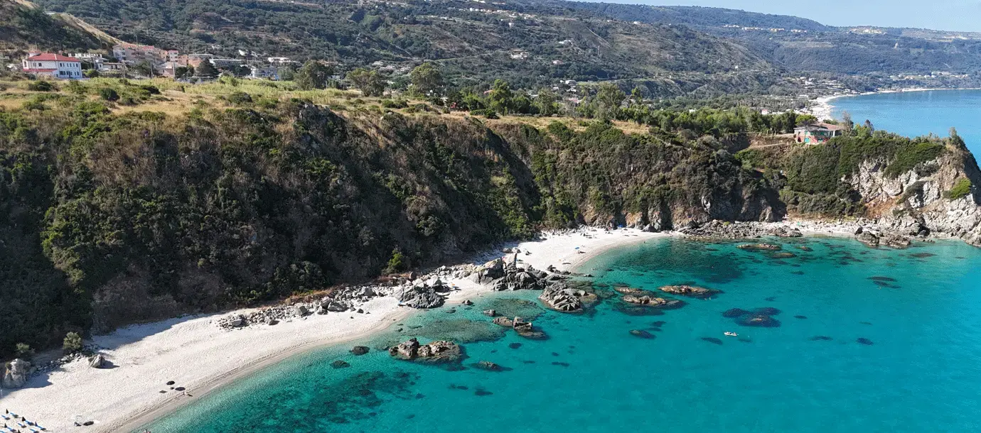 Una spiaggia calabrese (forse due) tra le 50 più belle d’Europa: ecco la perla premiata da The World’s Best Beaches\n