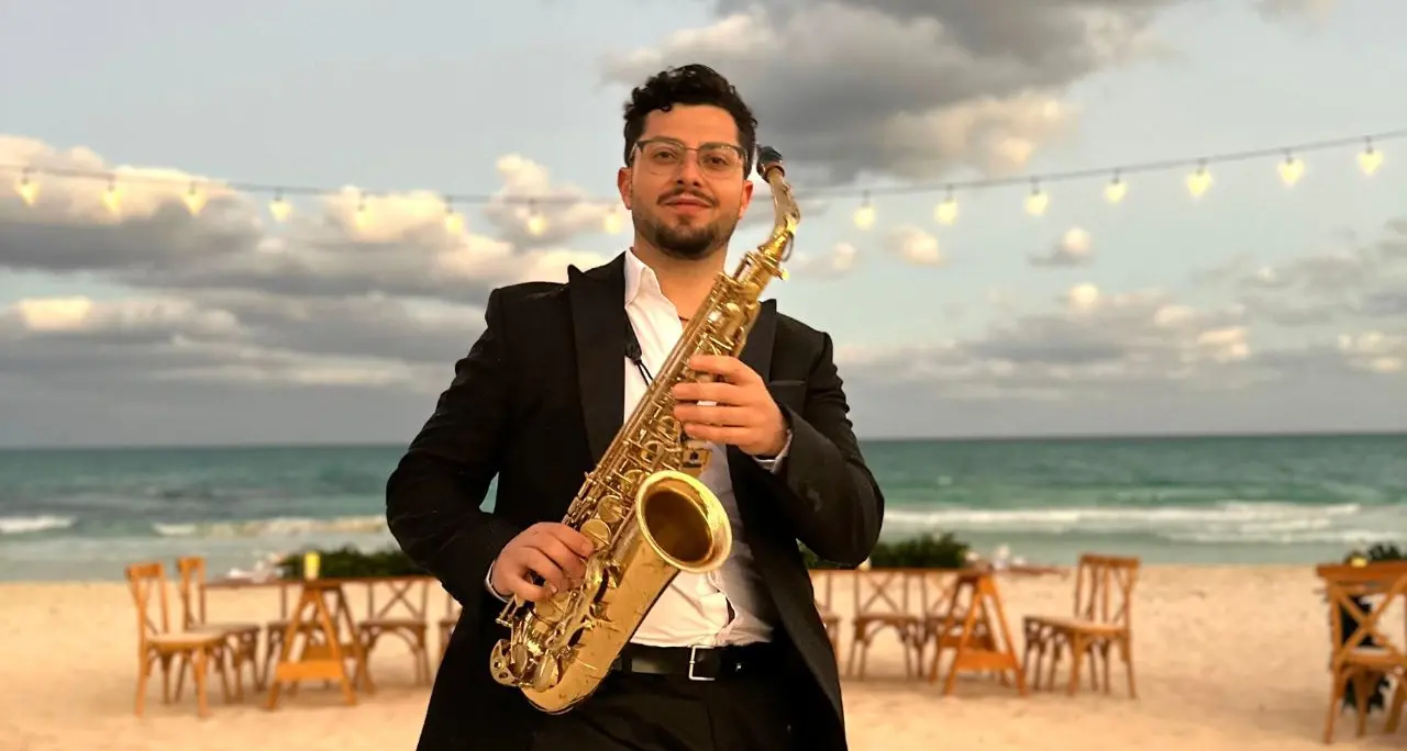 Dalla Calabria all’Europa fino in Messico, il sax giramondo di Daniele Palma: «Quando suono sono felice»\n