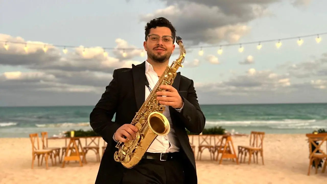 Dalla Calabria all’Europa fino in Messico, il sax giramondo di Daniele Palma: «Quando suono sono felice»\n