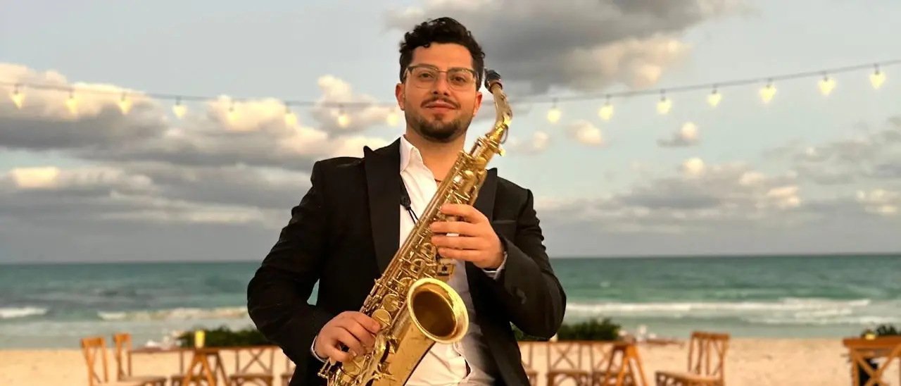 Dalla Calabria all’Europa fino in Messico, il sax giramondo di Daniele Palma: «Quando suono sono felice»\n