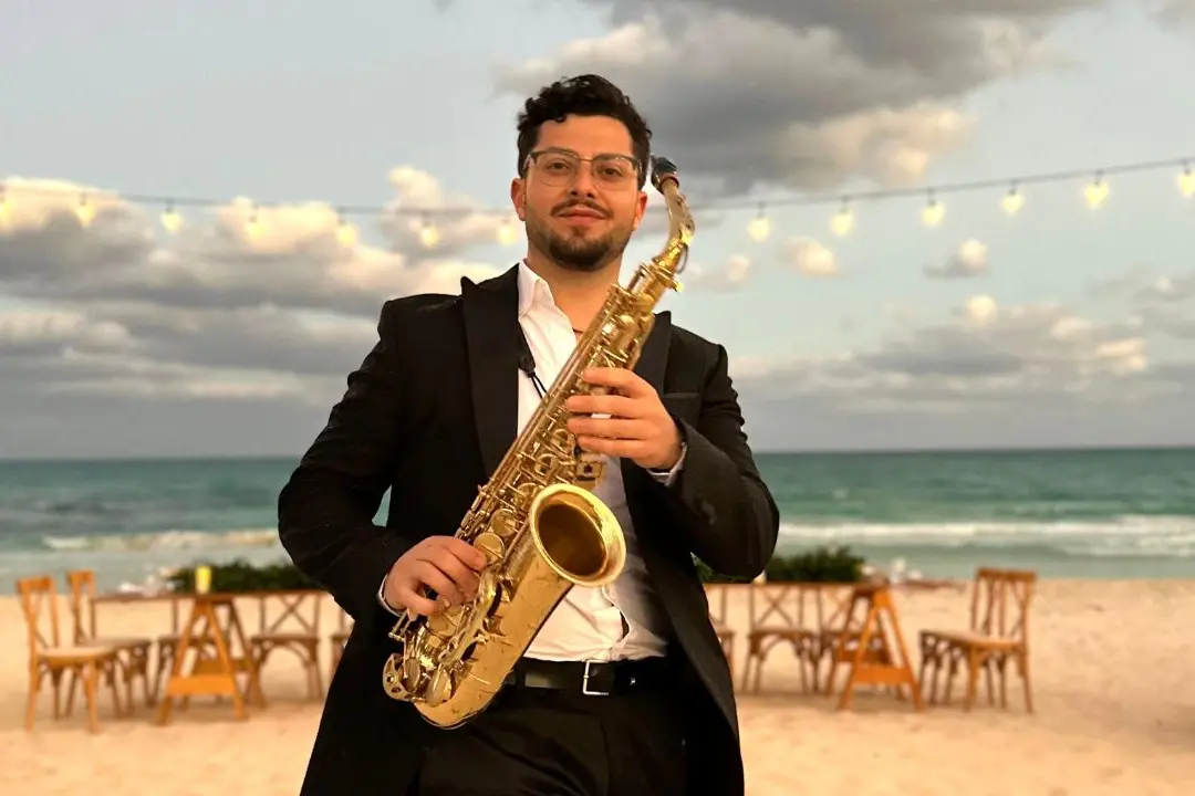 Dalla Calabria all’Europa fino in Messico, il sax giramondo di Daniele Palma: «Quando suono sono felice»\n