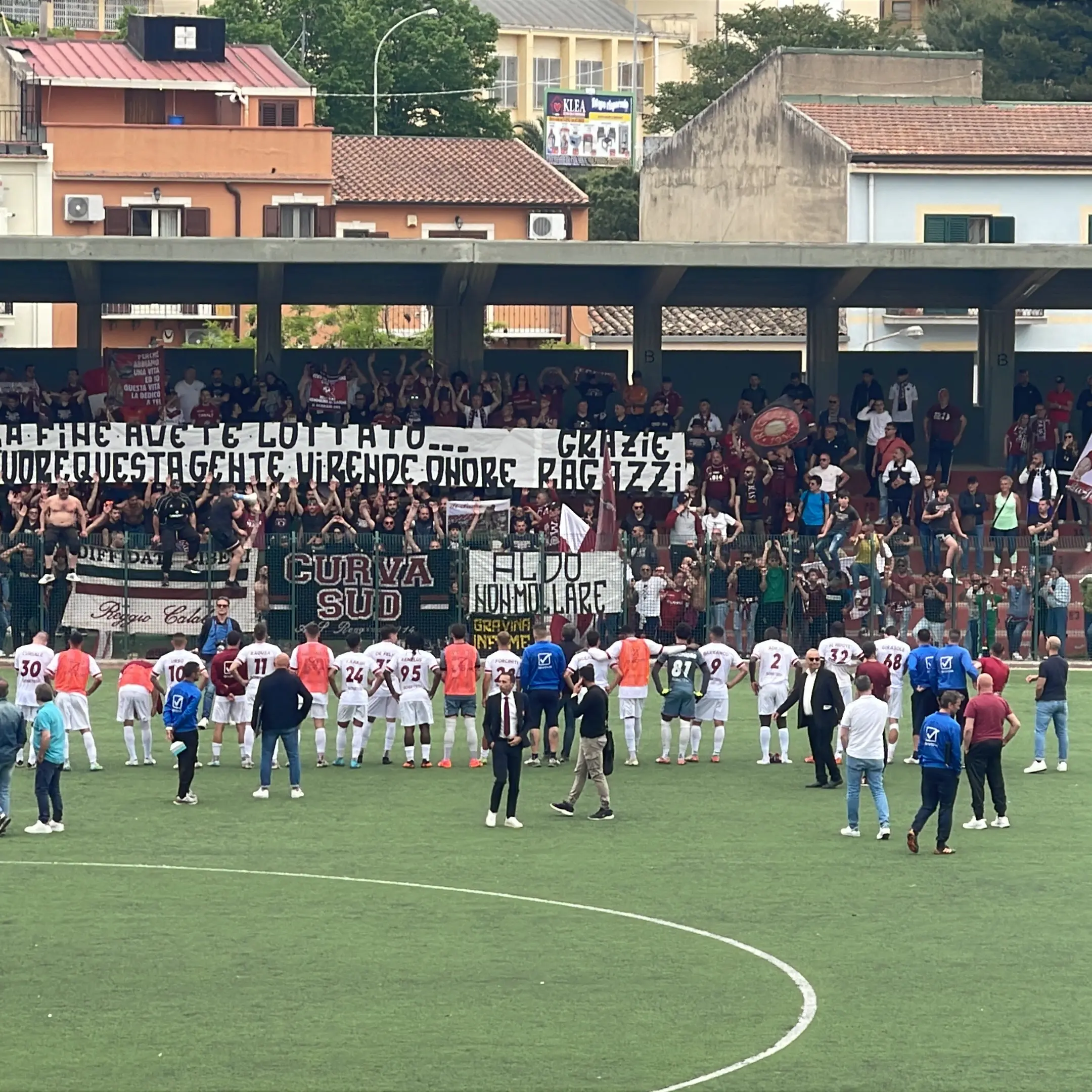 La Reggina vince a San Cataldo ma il Siracusa vola in Serie C: resta l’onore di chi ha lottato fino alla fine\n