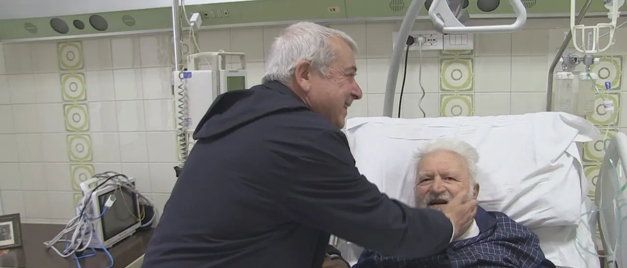 L’Arcivescovo di Cosenza in ospedale da Padre Fedele: l’abbraccio di Checchinato al monaco ultrà\n