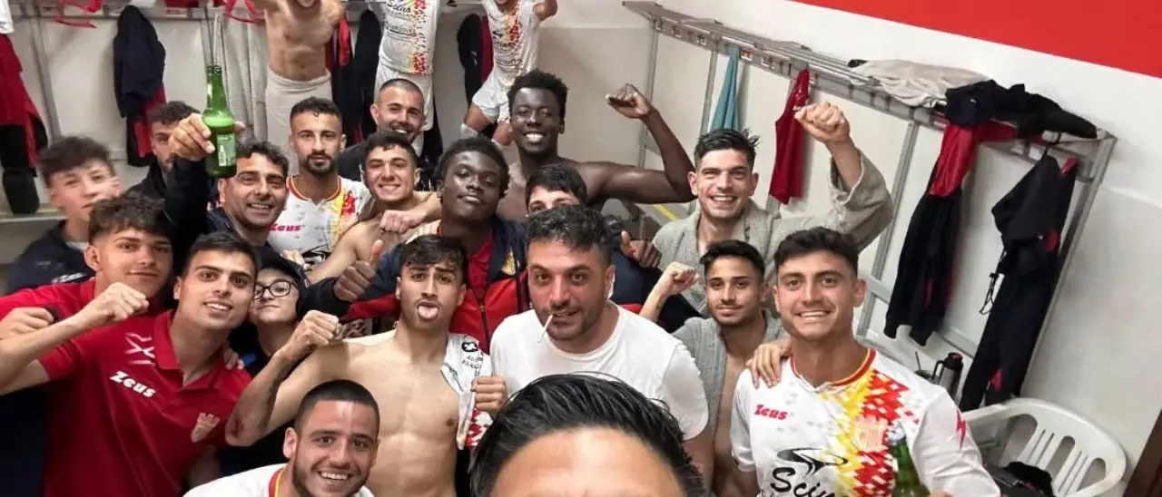 Eccellenza, impresa Isola CR che batte 3-2 la Palmese e vola ai play off. Gregorace: «Ora che ci siamo, vogliamo ballare anche noi»