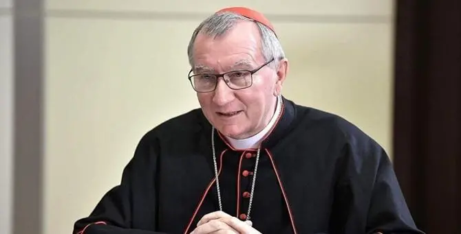 Conclave, sempre più dura per Parolin “colpevole” di far apparire la Chiesa umana e vicina\n