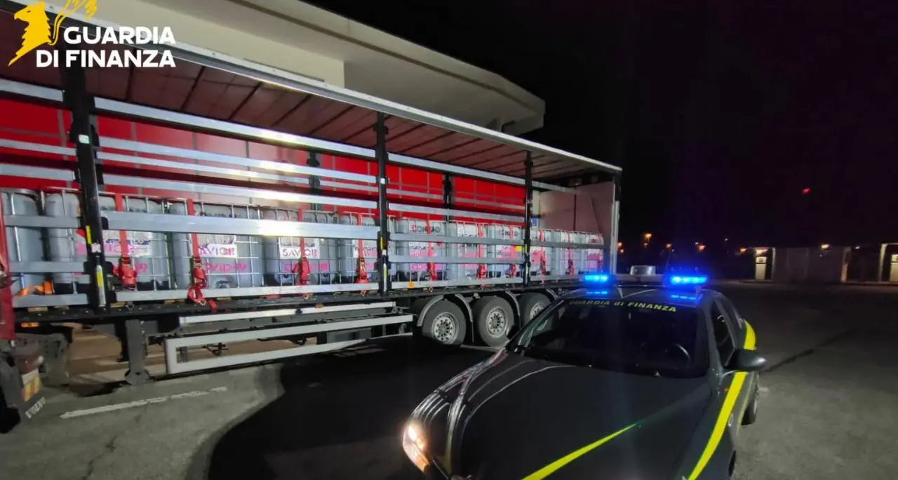 Alcol spacciato per disinfettante, sequestrati 120mila litri: era destinato anche a Reggio Calabria\n
