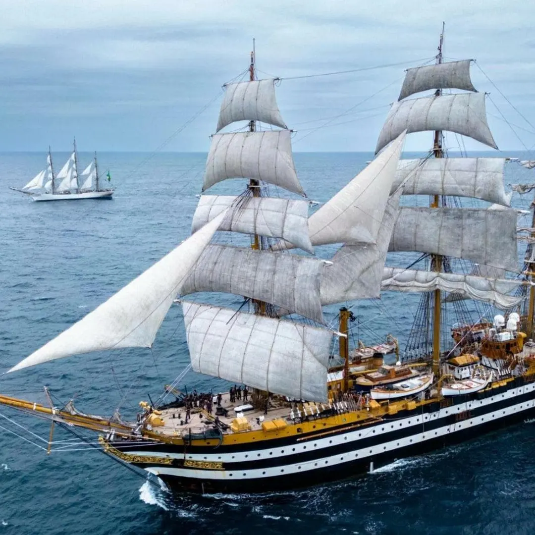 L’Amerigo Vespucci è arrivata a Reggio Calabria, la nave più bella del mondo nella città dello Stretto per tre giorni\n