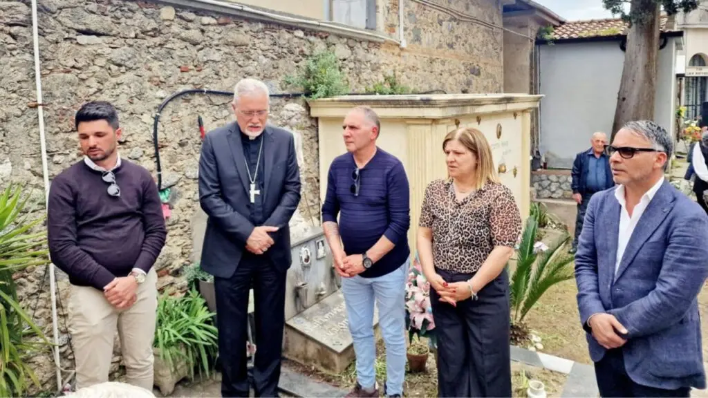 Filippo Ceravolo, il padre Martino a Soriano nel giorno del suo compleanno: «I condannati all’ergastolo siamo noi»\n