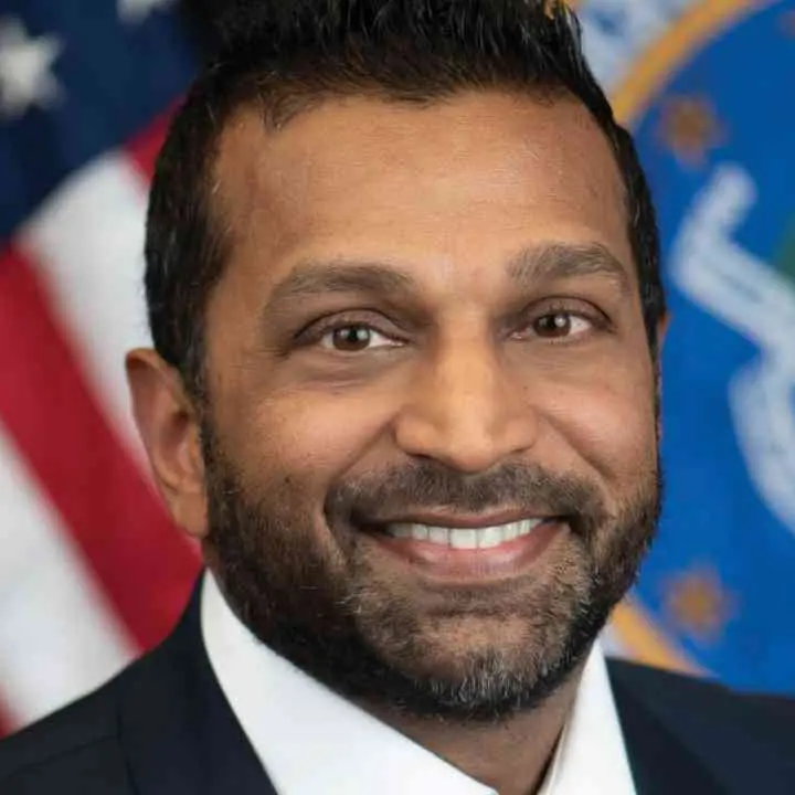 Nightclub, jet privati e post su X: la gestione disinvolta dell’Fbi\u00A0secondo Kash Patel\n