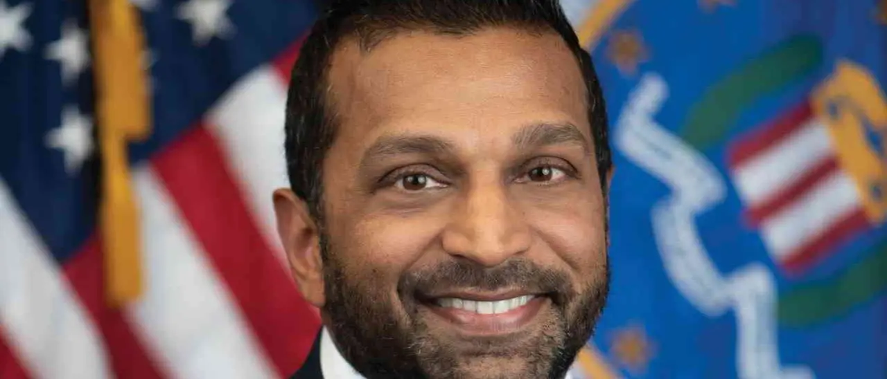 Nightclub, jet privati e post su X: la gestione disinvolta dell’Fbi\u00A0secondo Kash Patel\n