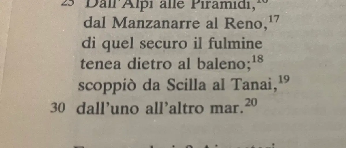 «Da Scilla al Tanai, da un mare a un altro mare», così\u00A0Manzoni richiama il dominio napoleonico giunto fino alla Calabria ne “Il 5 maggio”
