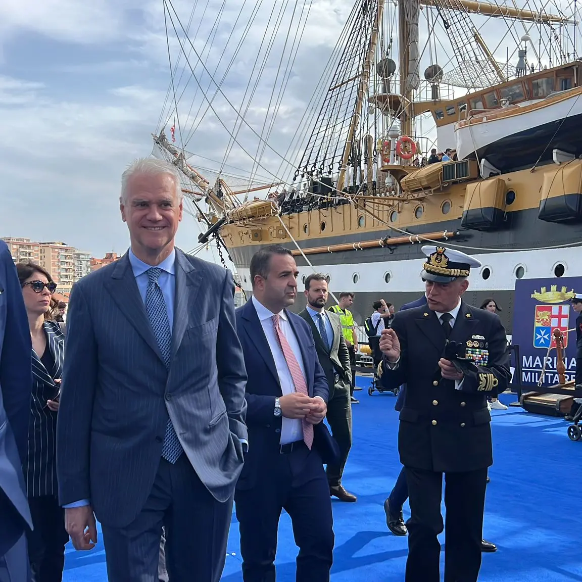 Il ministro Zangrillo a Reggio per omaggiare l’Amerigo Vespucci: «Molto più di una nave, simbolo dell’eccellenza italiana nel mondo»