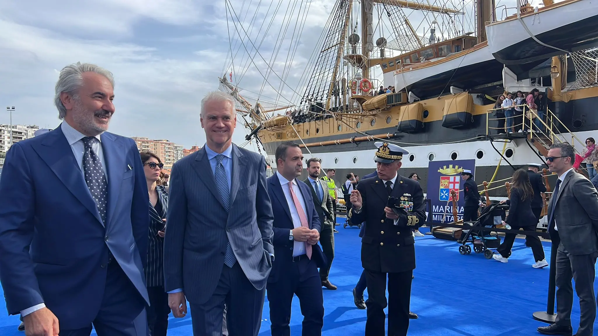 Il ministro Zangrillo a Reggio per omaggiare l’Amerigo Vespucci: «Molto più di una nave, simbolo dell’eccellenza italiana nel mondo»