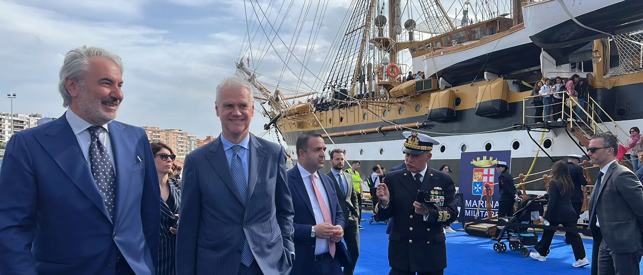 Il ministro Zangrillo a Reggio per omaggiare l’Amerigo Vespucci: «Molto più di una nave, simbolo dell’eccellenza italiana nel mondo»