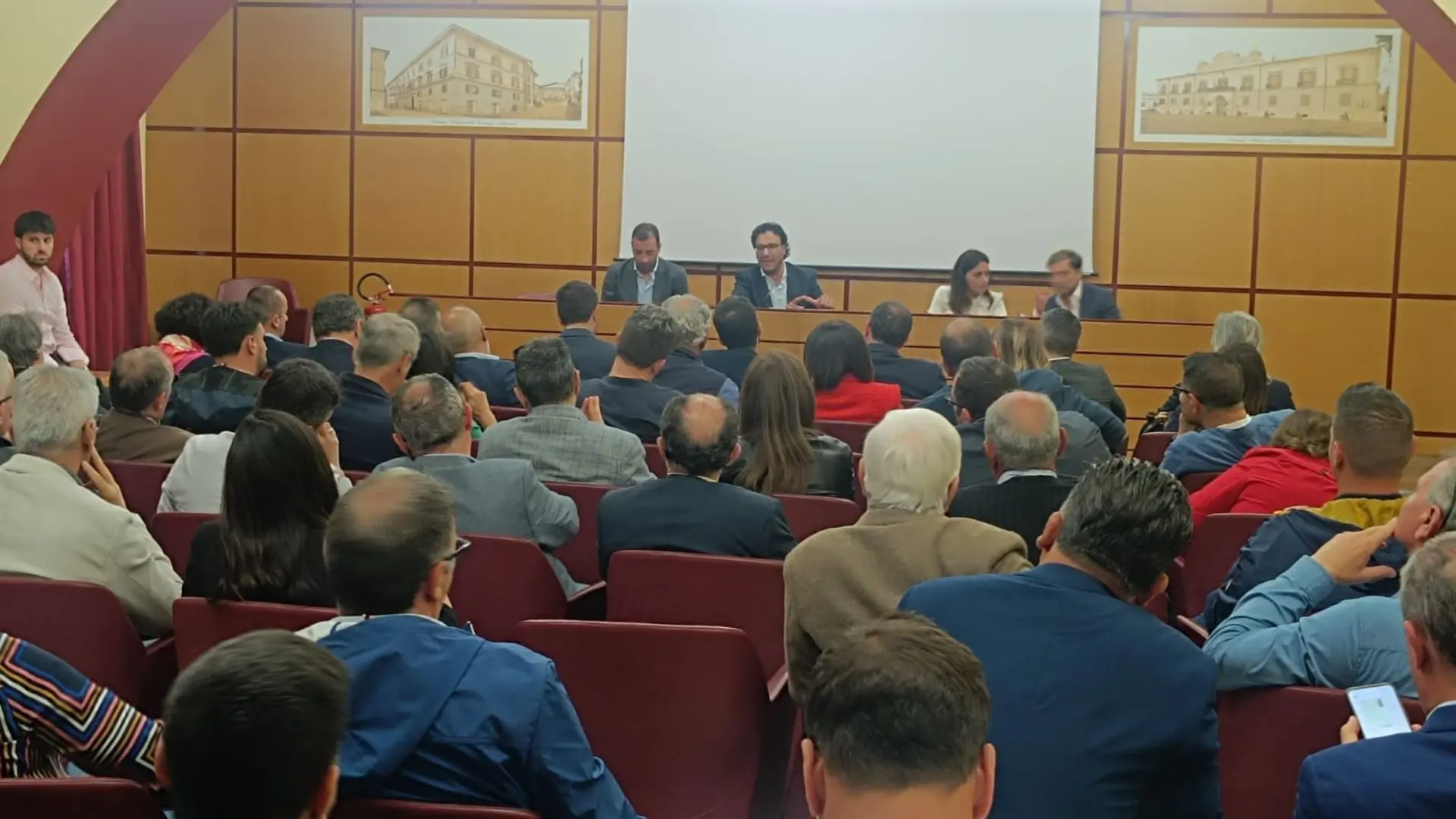 Tirocinanti, i sindaci del Cosentino lanciano l’allarme: «I fondi bastano solo per 18 mesi, qualcuno vuole fregarci»