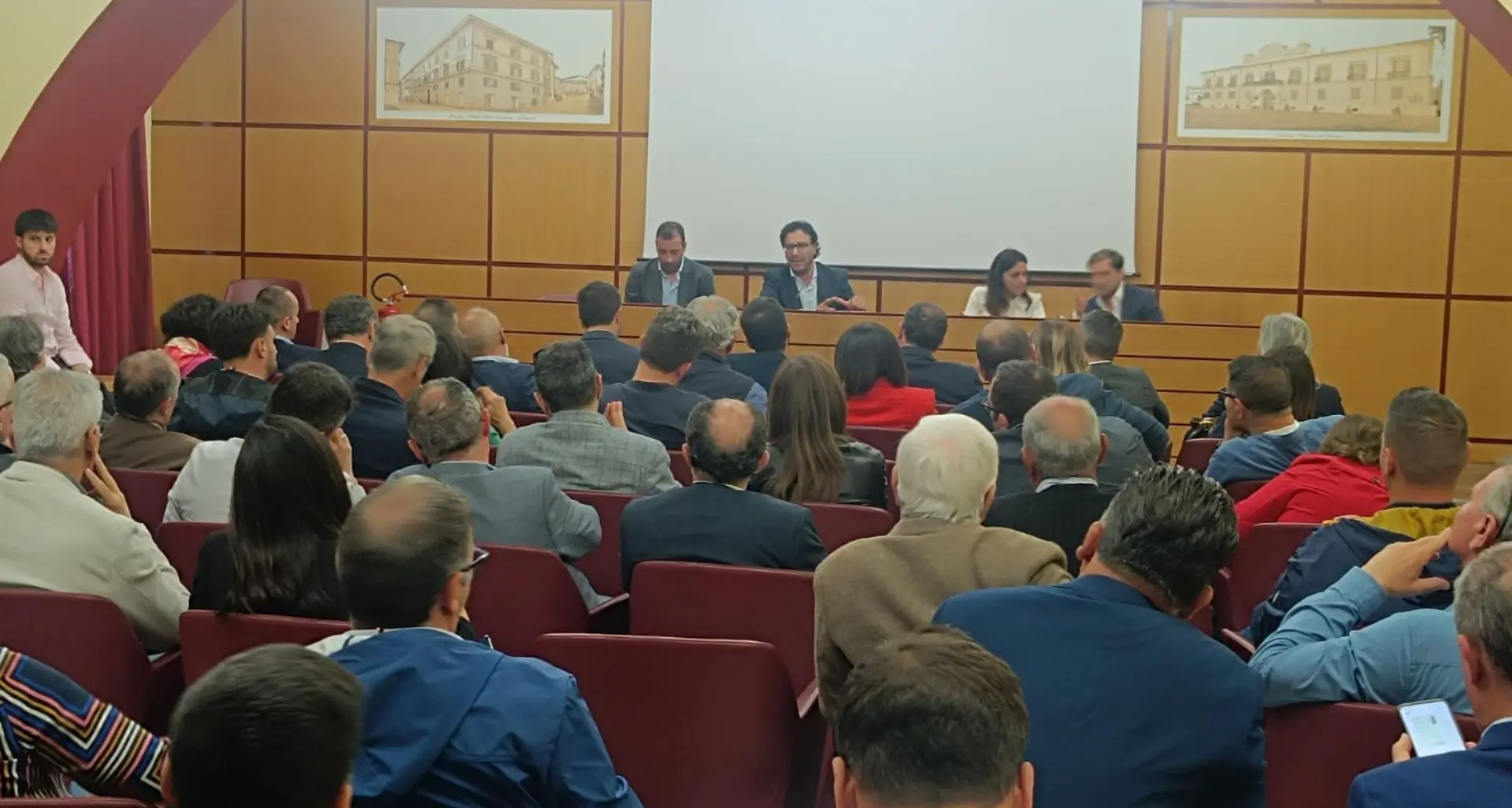 Tirocinanti, i sindaci del Cosentino lanciano l’allarme: «I fondi bastano solo per 18 mesi, qualcuno vuole fregarci»