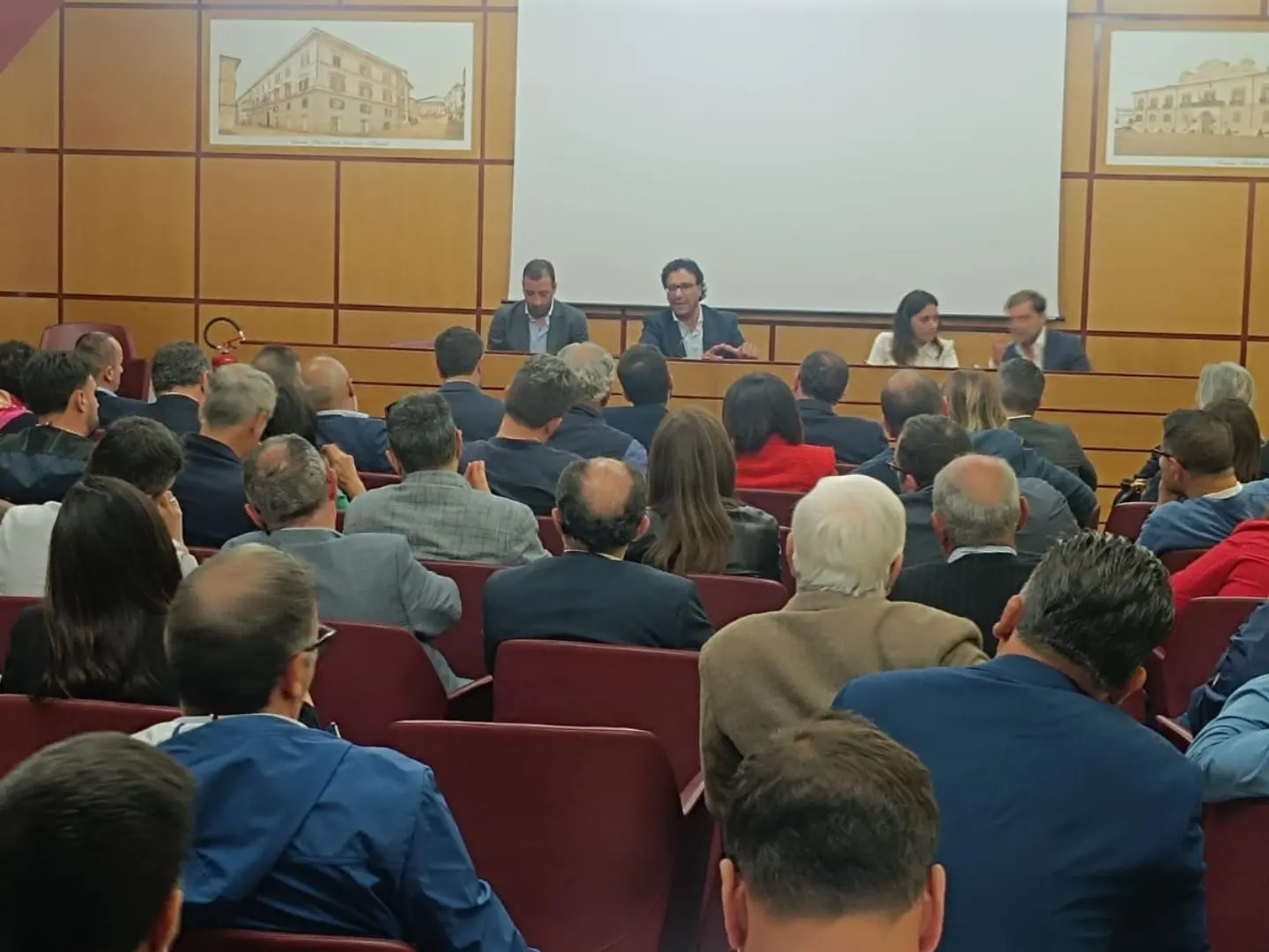 Tirocinanti, i sindaci del Cosentino lanciano l’allarme: «I fondi bastano solo per 18 mesi, qualcuno vuole fregarci»
