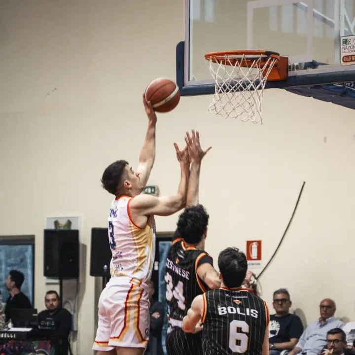 Basket, team calabresi sulla via della salvezza: Rende e Catanzaro si impongono in gara uno nei play out\n