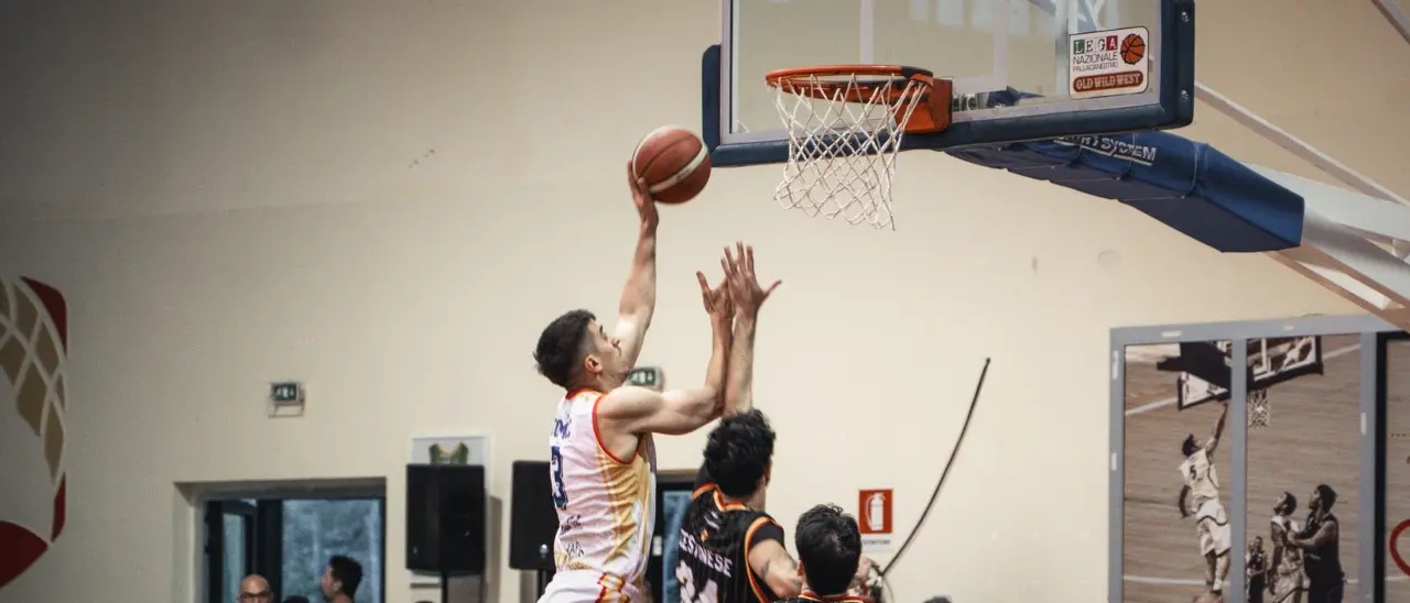 Basket, team calabresi sulla via della salvezza: Rende e Catanzaro si impongono in gara uno nei play out\n