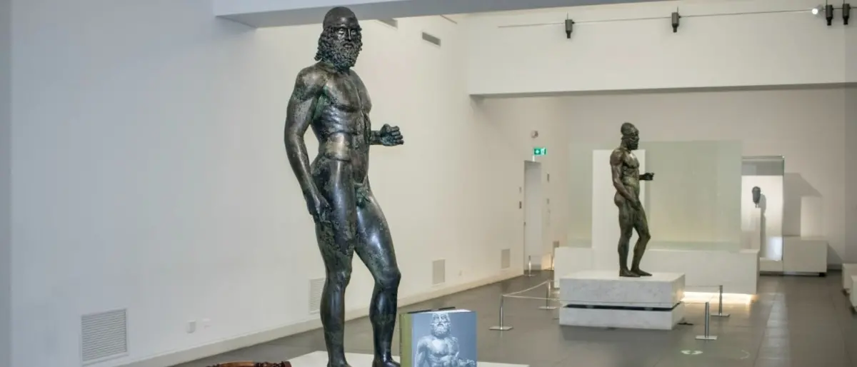 I Bronzi di Riace trafugati in Sicilia? La Procura di Siracusa indaga sul ritrovamento\n