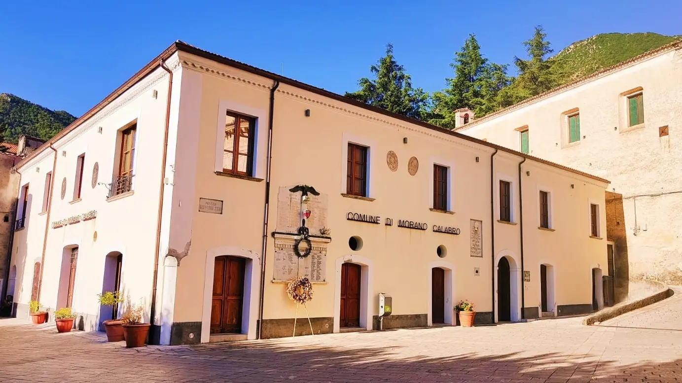 <p>Il Comune di Morano Calabro</p>\\n
