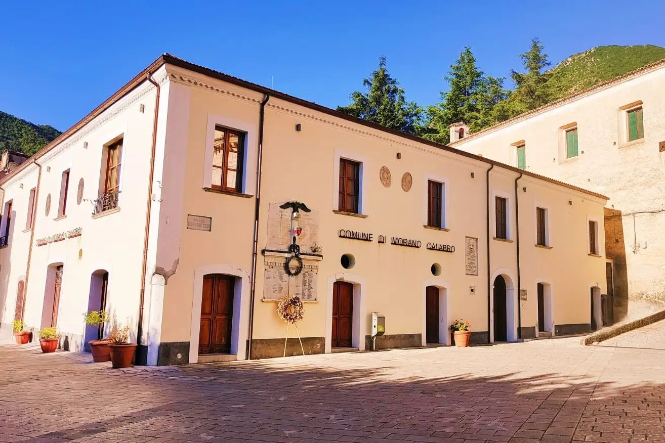 <p>Il Comune di Morano Calabro</p>\\n