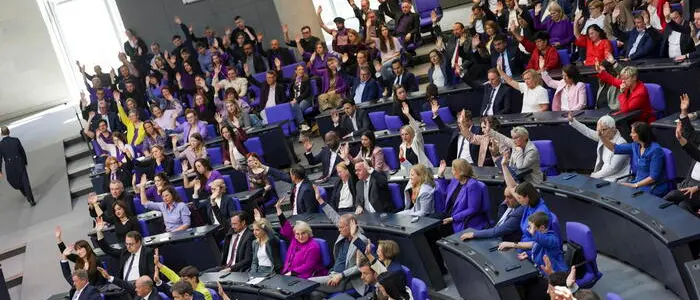 Friedrich Merz eletto cancelliere al secondo turno: decisivi 325 voti su 618\n