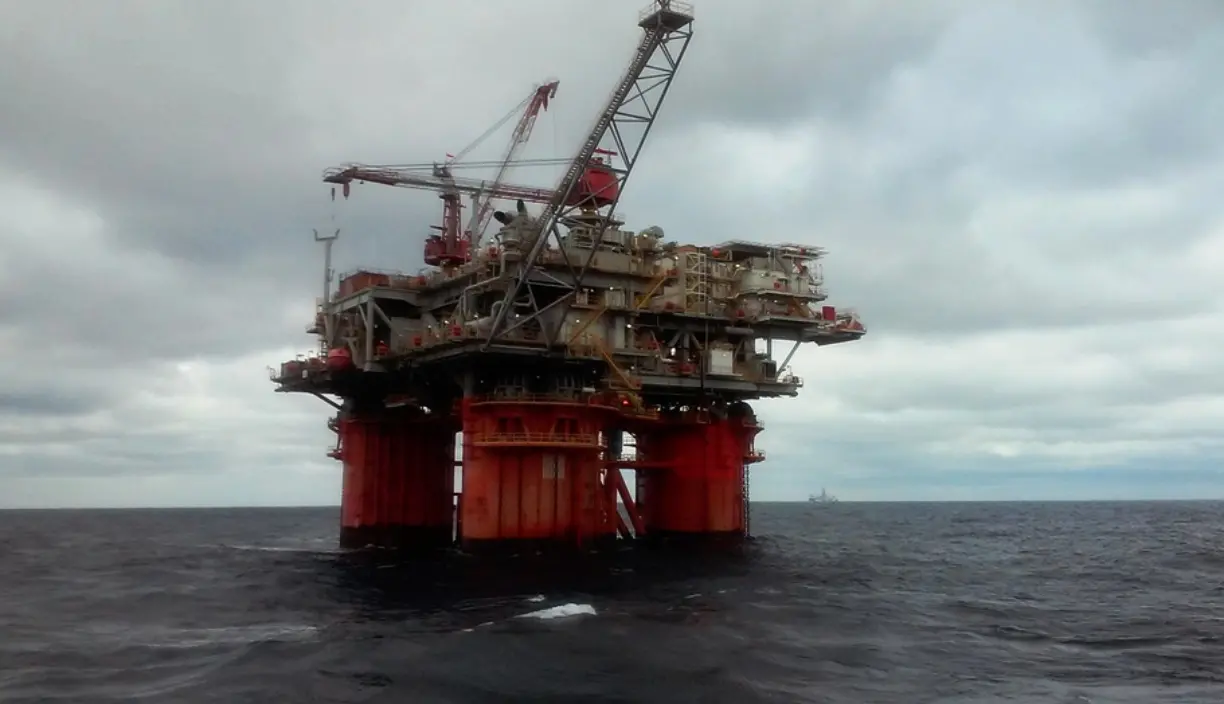 Petrolio in picchiata, bilancio in crisi: la Russia rischia una tempesta economica e sociale con effetti a livello mondiale\n