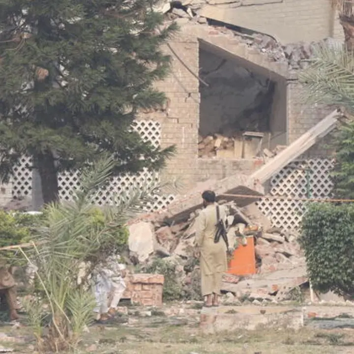 L’India attacca il Pakistan: lancio di missili, 26 morti. Islamabad: «Già partita la rappresaglia»\n