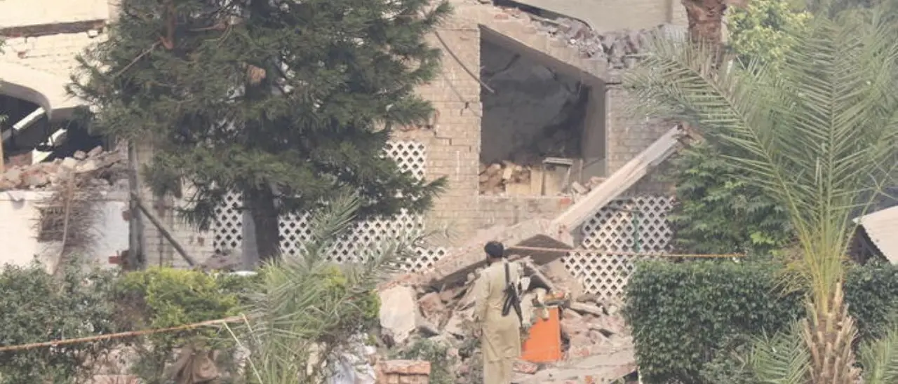 L’India attacca il Pakistan: lancio di missili, 26 morti. Islamabad: «Già partita la rappresaglia»\n