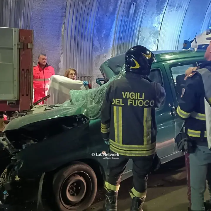 Grave incidente sulla 280 nella galleria di Marcellinara tra Catanzaro e Lamezia, morti marito e moglie