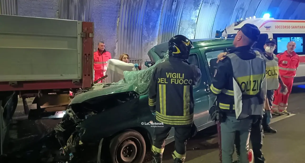 Grave incidente sulla 280 nella galleria di Marcellinara tra Catanzaro e Lamezia, morti marito e moglie