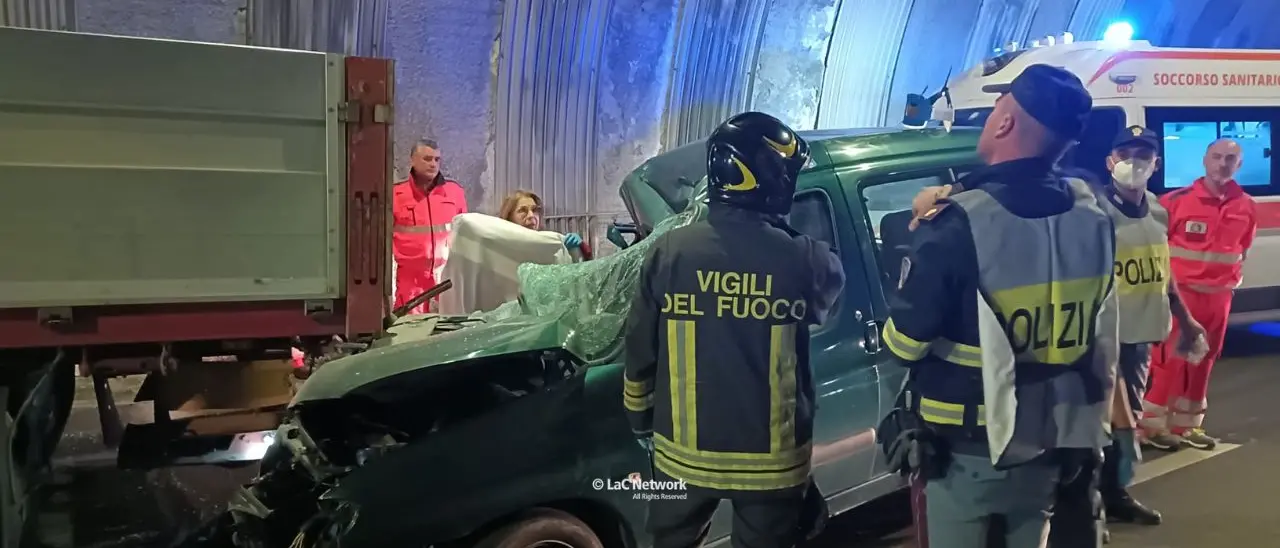 Grave incidente sulla 280 nella galleria di Marcellinara tra Catanzaro e Lamezia, morti marito e moglie