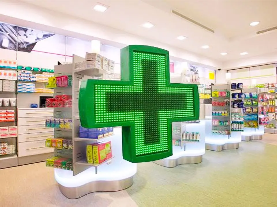 Lamezia Terme, accusa un malore e va in una farmacia: salvato dalla telemedicina