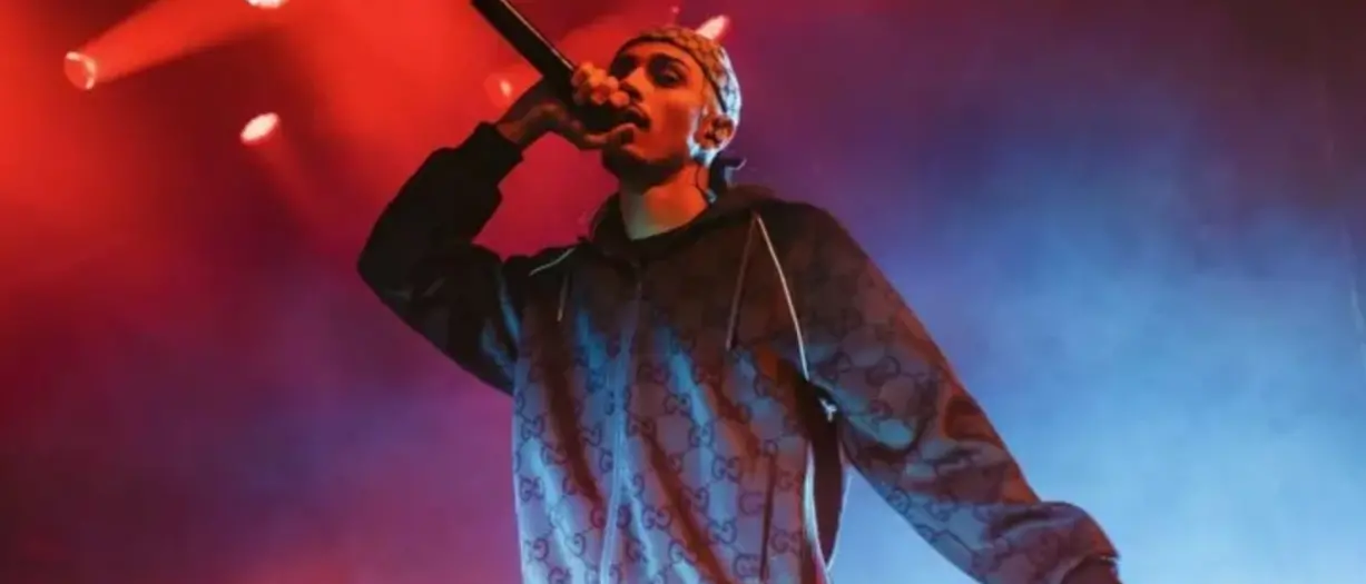 Videochiamata sul palco a Niko Pandetta detenuto in Calabria, indagato il rapper Baby Gang