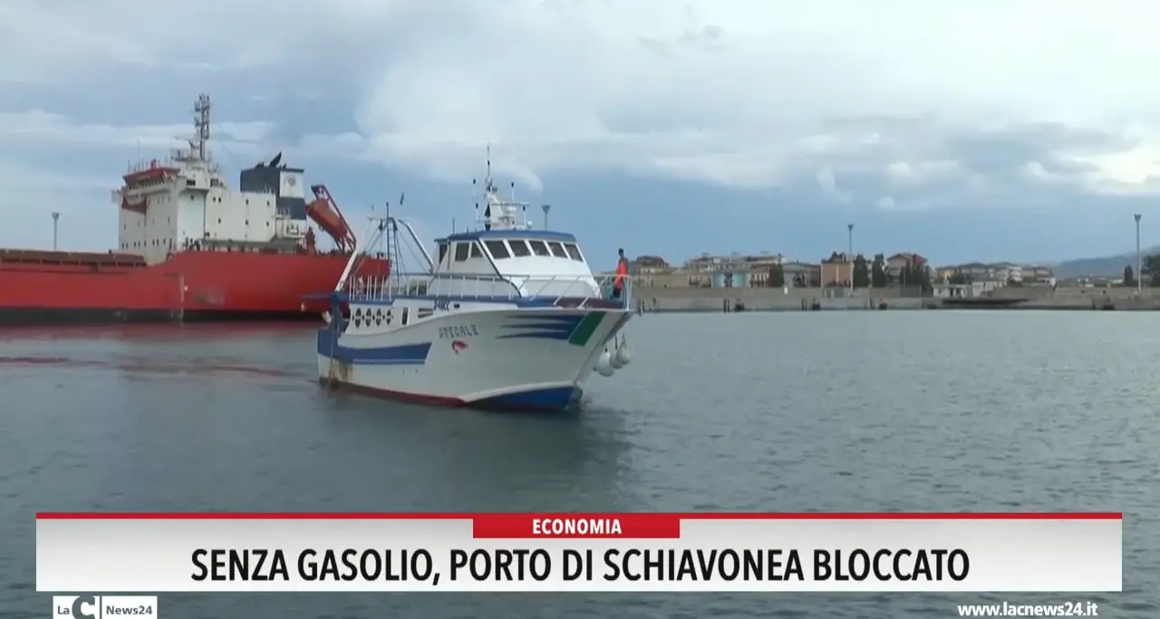 Senza gasolio porto di Schiavonea bloccato