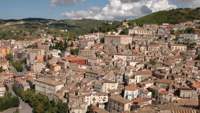 Acri isolata dal mondo: niente internet né telefoni da stamattina, cittadini esasperati