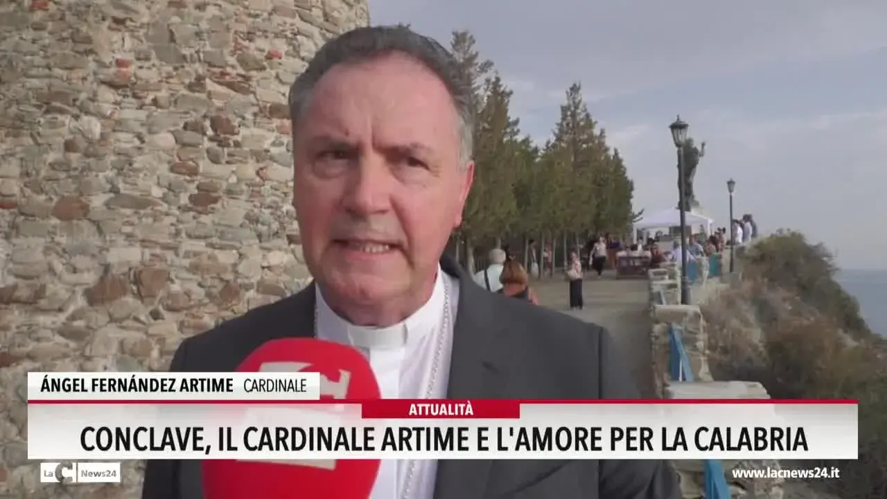 Conclave, il cardinale Artime e l'amore per la Calabria